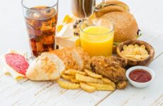 Cómo una mala nutrición contribuye a problemas digestivos