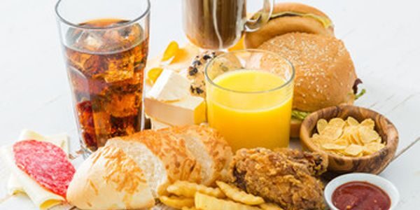 Cómo una mala nutrición contribuye a problemas digestivos