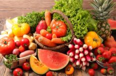 Frutas y verduras frescas de verano que mejoran la salud Frutas y verduras frescas de verano que mejoran la salud