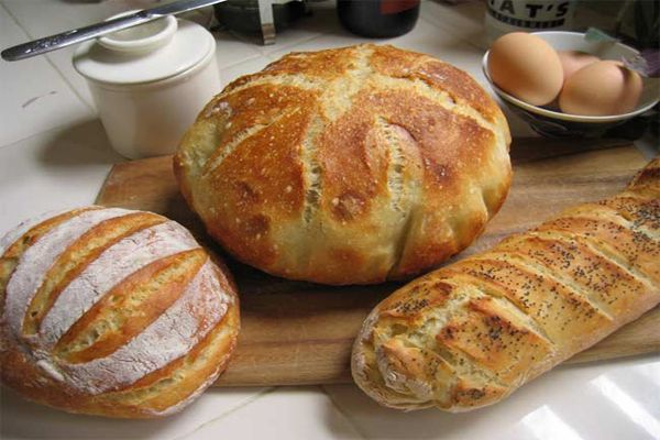 Comer pan causa hinchazón y otros problemas digestivos